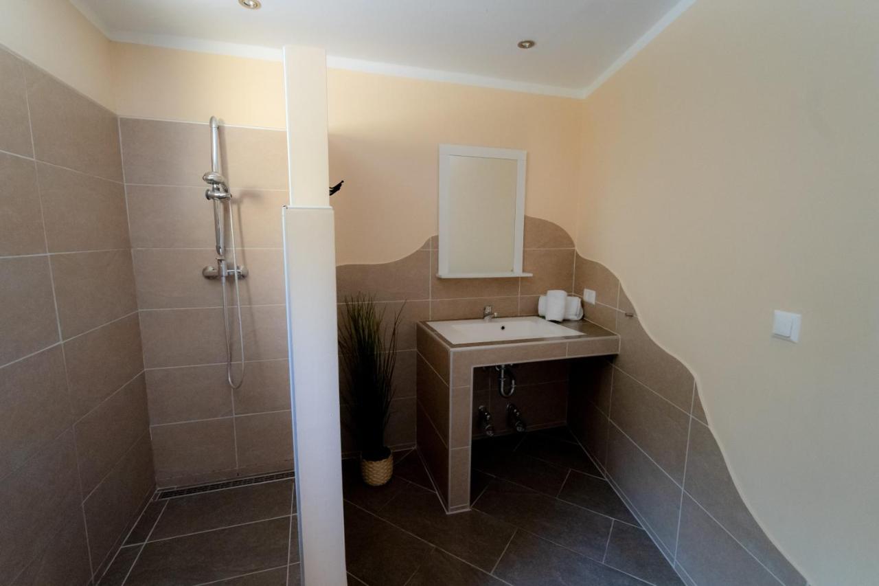 Velden Appartements Am Woerthersee เวลเดน อัม เวิร์ทเทอร์ซี ภายนอก รูปภาพ
